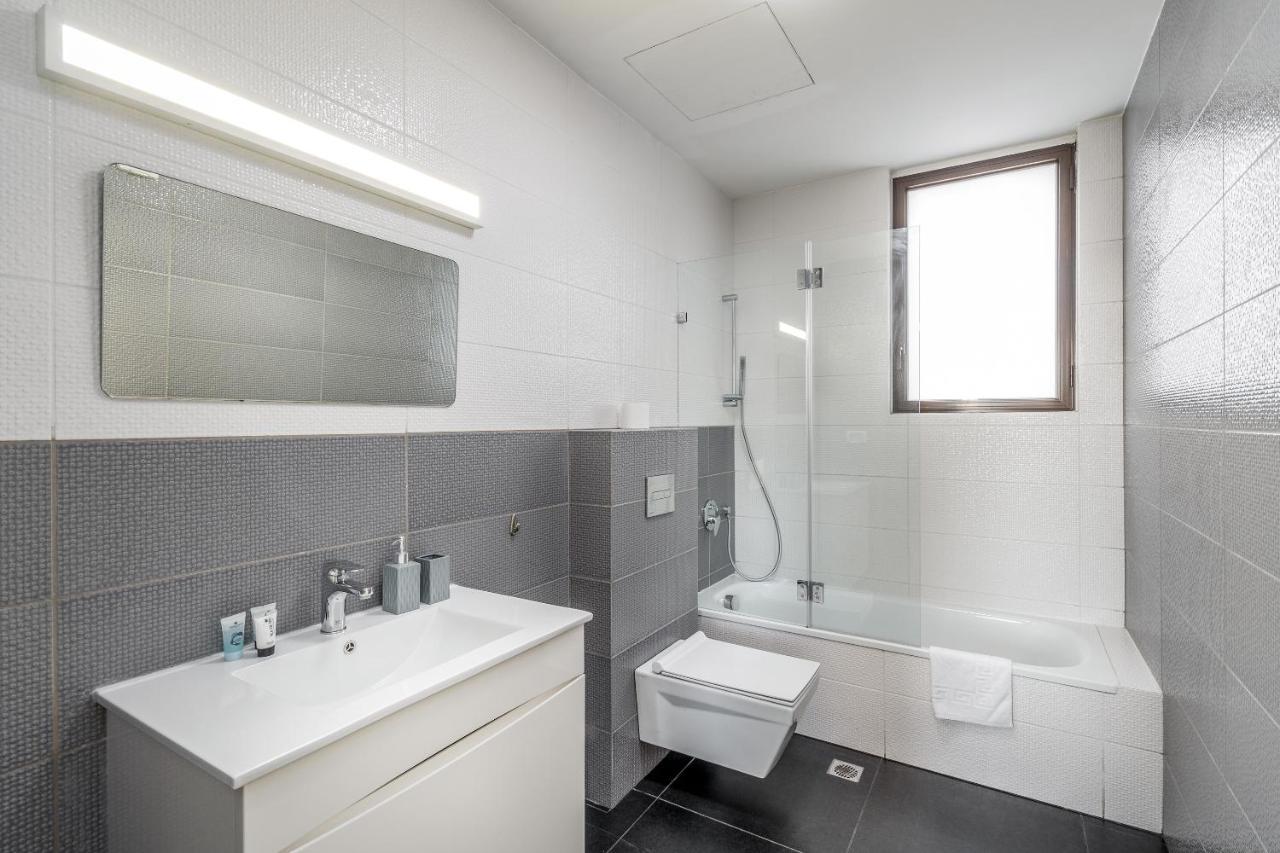 Modern & Bright 3 Bdr Close To The Beach テル・アビブ エクステリア 写真